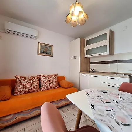 Apartment Frutis *