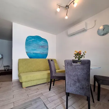 Frutis Apartment