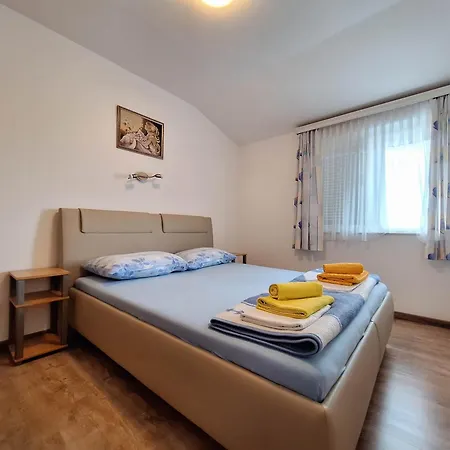 Frutis Apartment *