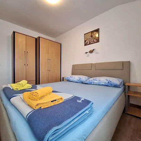 Frutis Apartmán Jadranovo