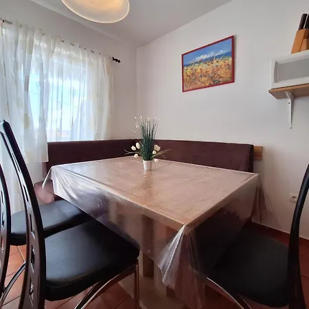 Apartment Frutis *