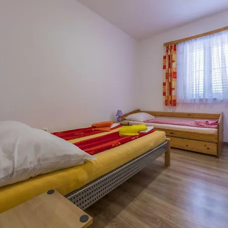 Frutis Apartmán Jadranovo