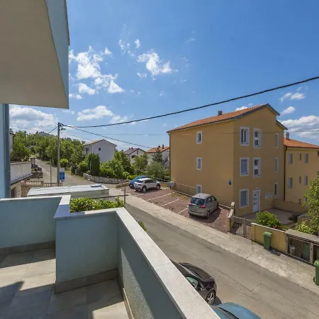 Apartment Frutis *