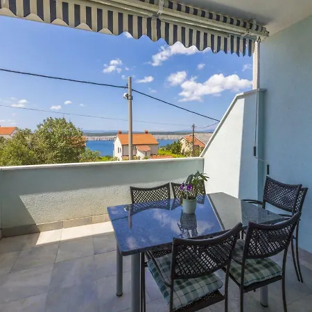 Frutis Apartment *