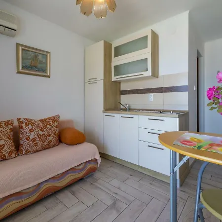 Apartment Frutis *