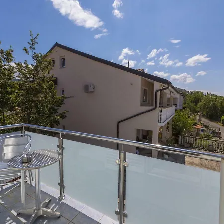 Apartment Frutis *