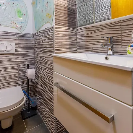 Apartment Frutis *