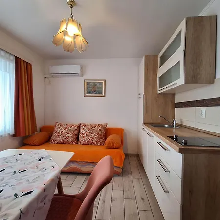 Frutis Apartament Jadranovo