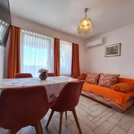 Frutis Apartman Jadranovo