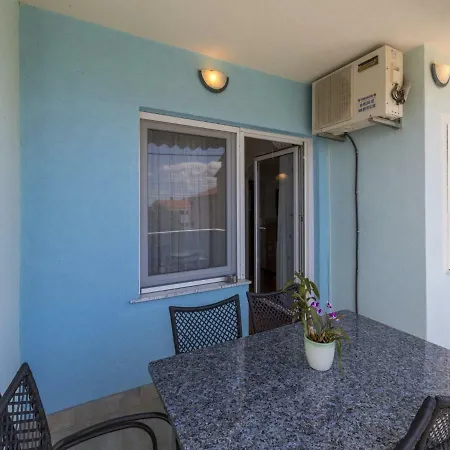 Frutis Apartman Jadranovo